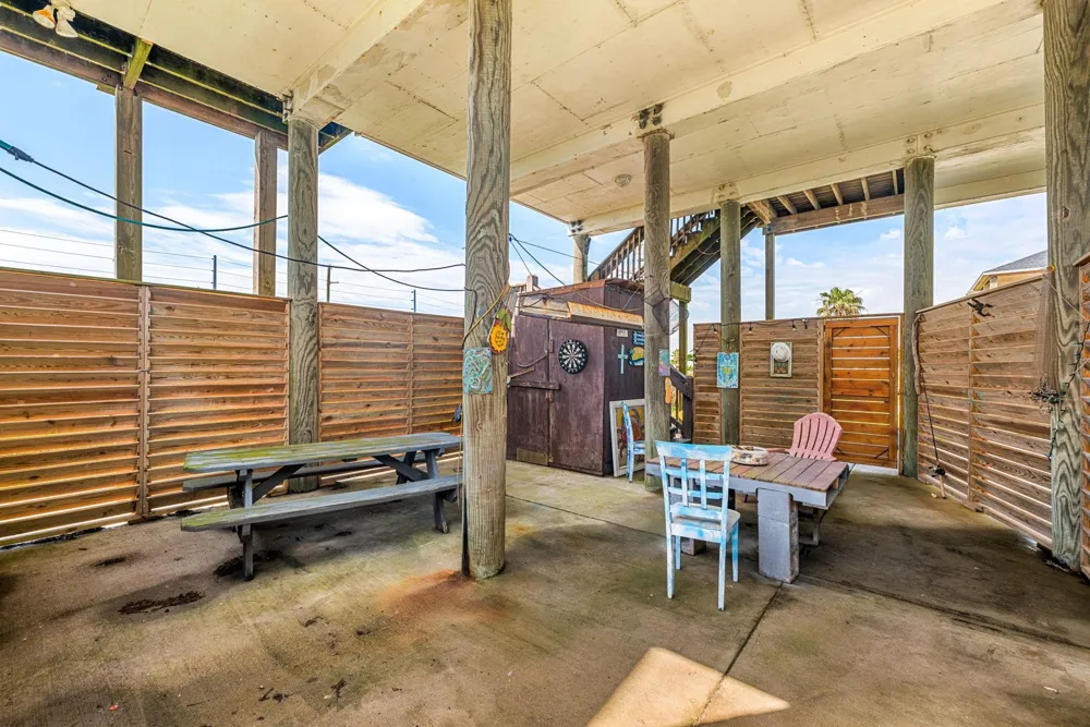 1018 Dolphin Road Gilchrist, TX 77617