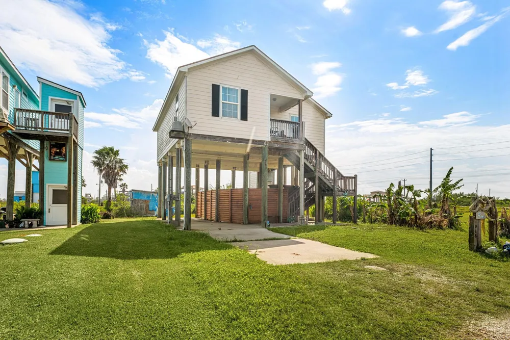1018 Dolphin Road Gilchrist, TX 77617
