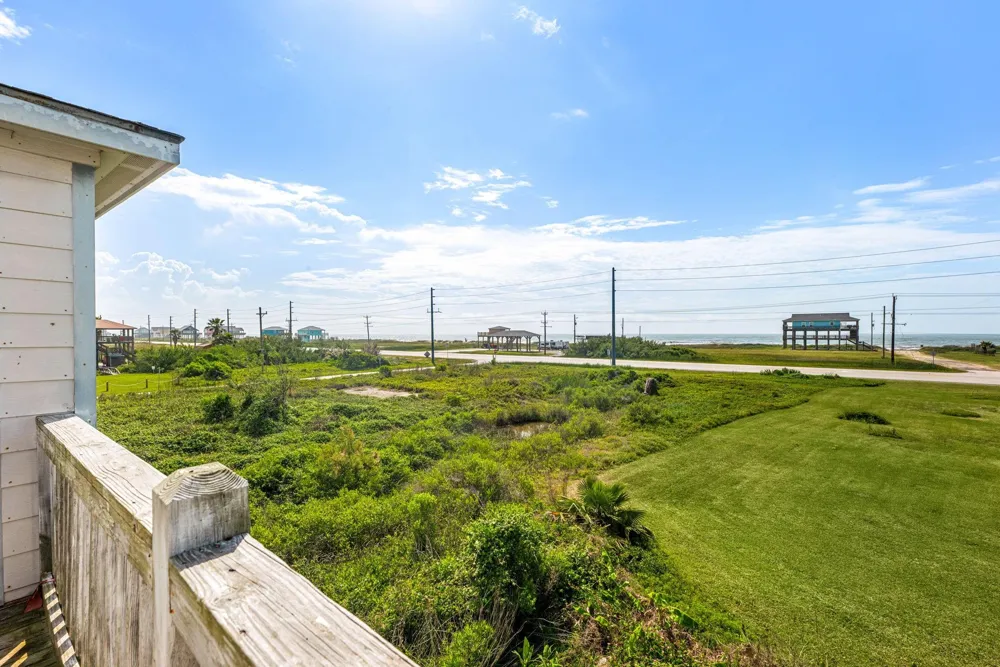 1018 Dolphin Road Gilchrist, TX 77617