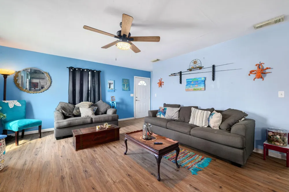 1018 Dolphin Road Gilchrist, TX 77617