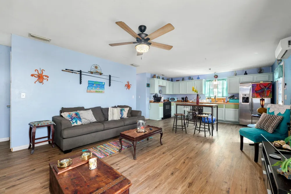 1018 Dolphin Road Gilchrist, TX 77617