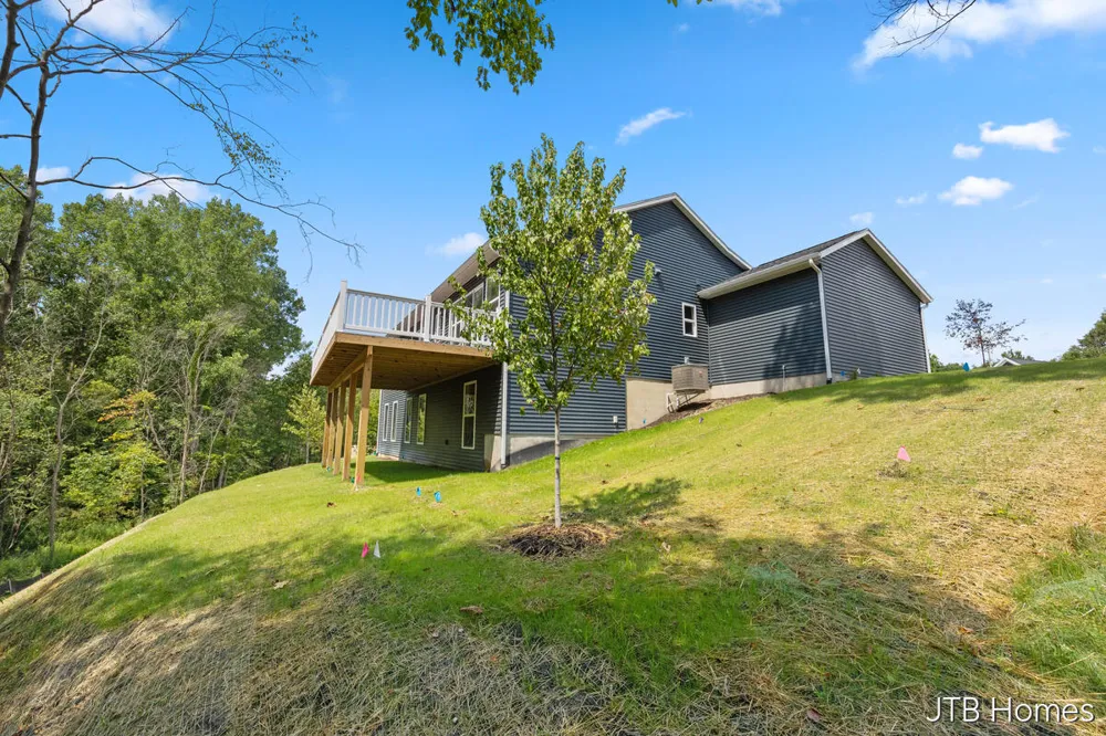 5888 Valley Point Drive SE Caledonia, MI 49316