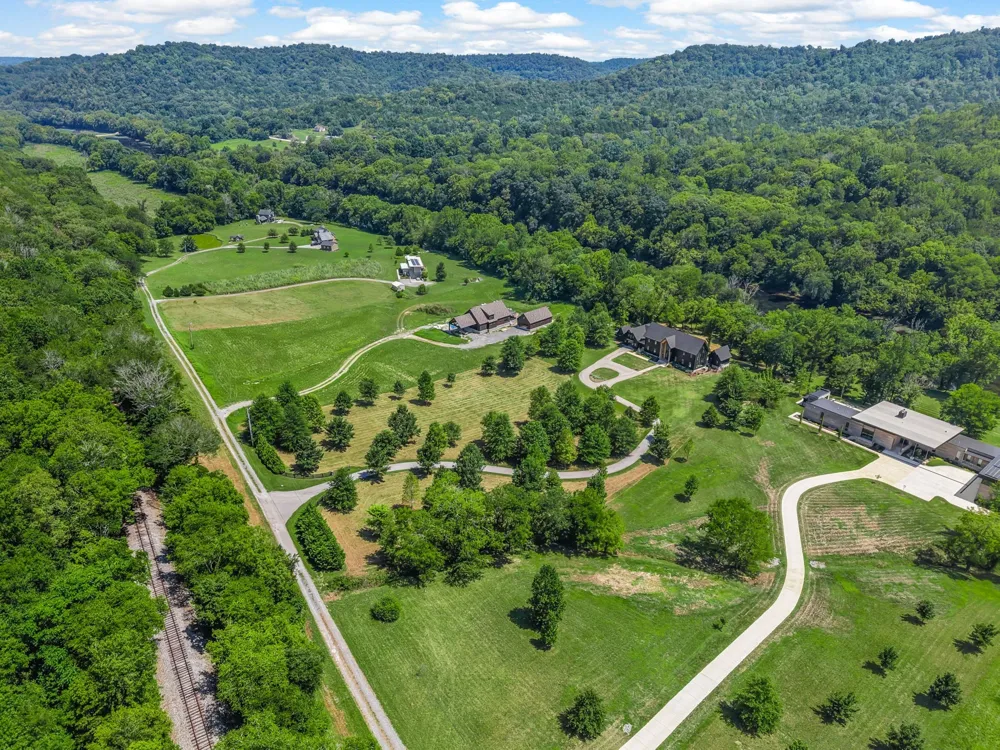 84 Judd Ln Lancaster, TN 38569