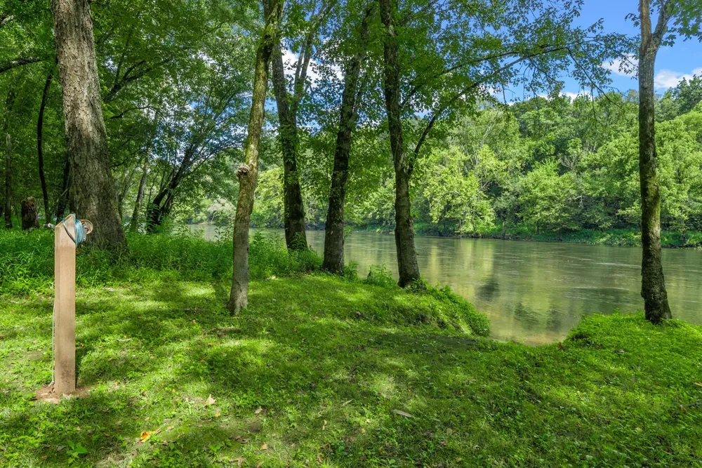 84 Judd Ln Lancaster, TN 38569