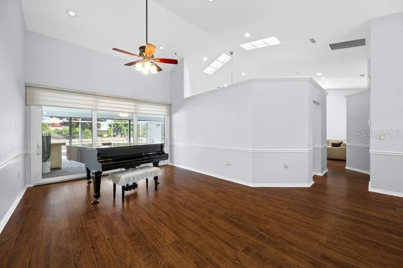 5321 GARDENS DR Sarasota, FL 34243