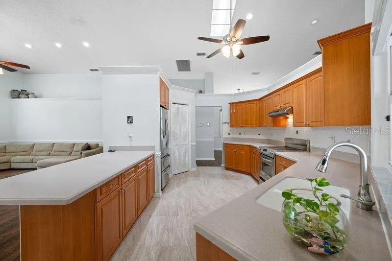 5321 GARDENS DR Sarasota, FL 34243