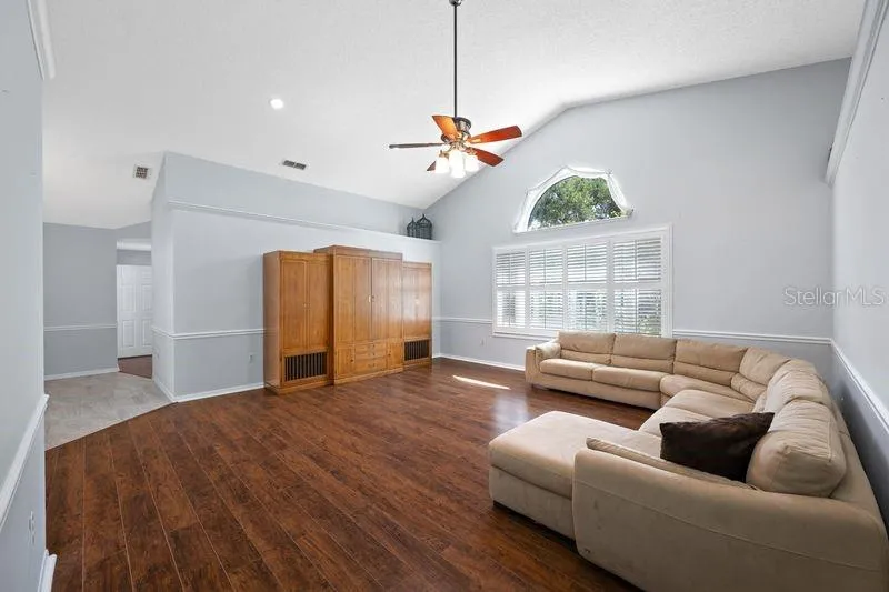 5321 GARDENS DR Sarasota, FL 34243