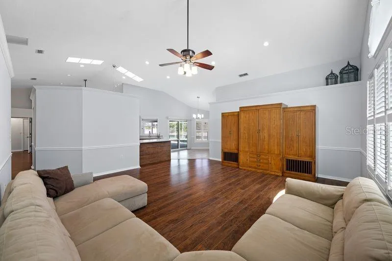 5321 GARDENS DR Sarasota, FL 34243