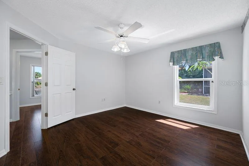 5321 GARDENS DR Sarasota, FL 34243