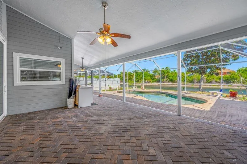 5321 GARDENS DR Sarasota, FL 34243