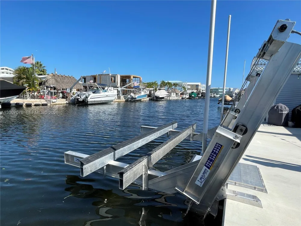 721 Garden State Ln Key Largo, FL 33037