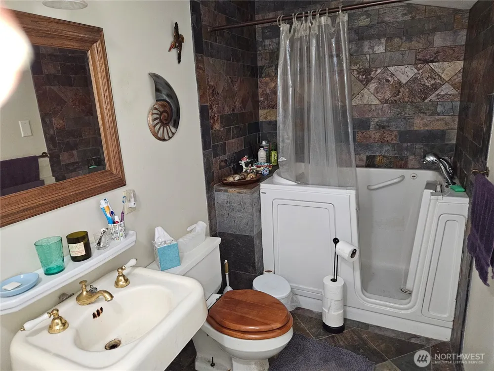 20 E Sunny Sands Road Cathlamet, WA 98612