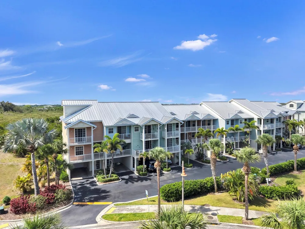 3202 MANGROVE POINT DRIVE Ruskin, FL 33570