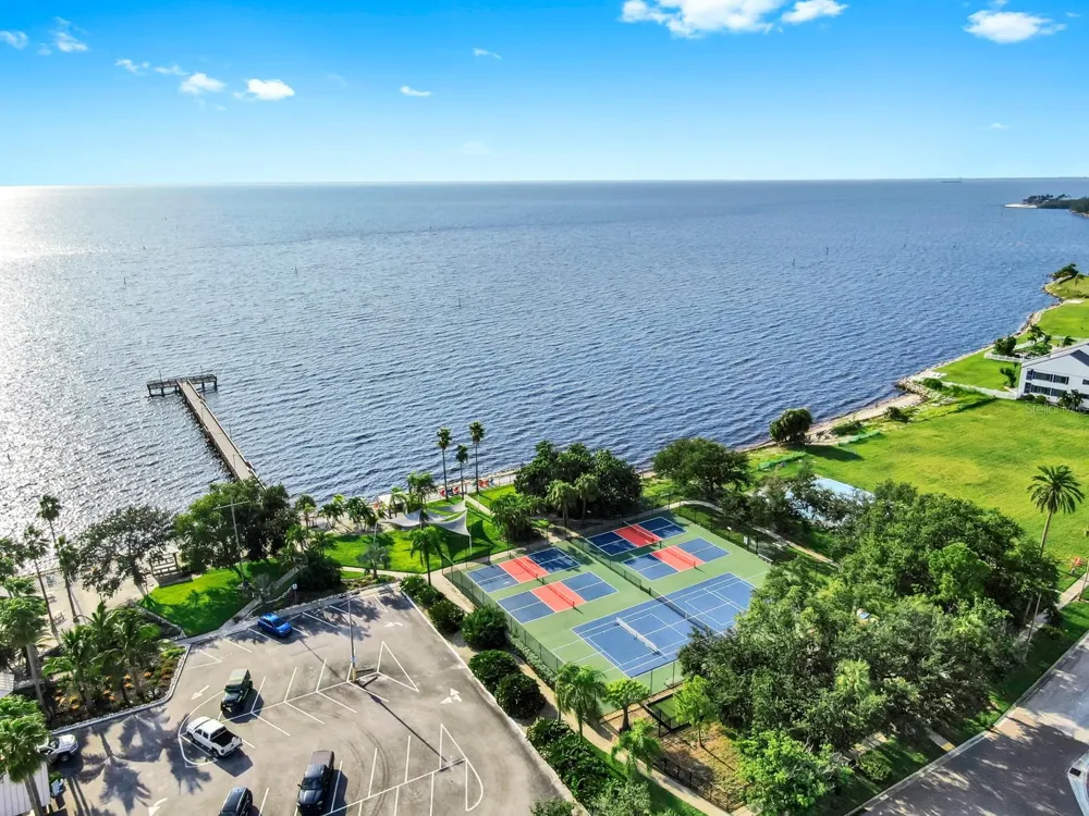 3202 MANGROVE POINT DRIVE Ruskin, FL 33570