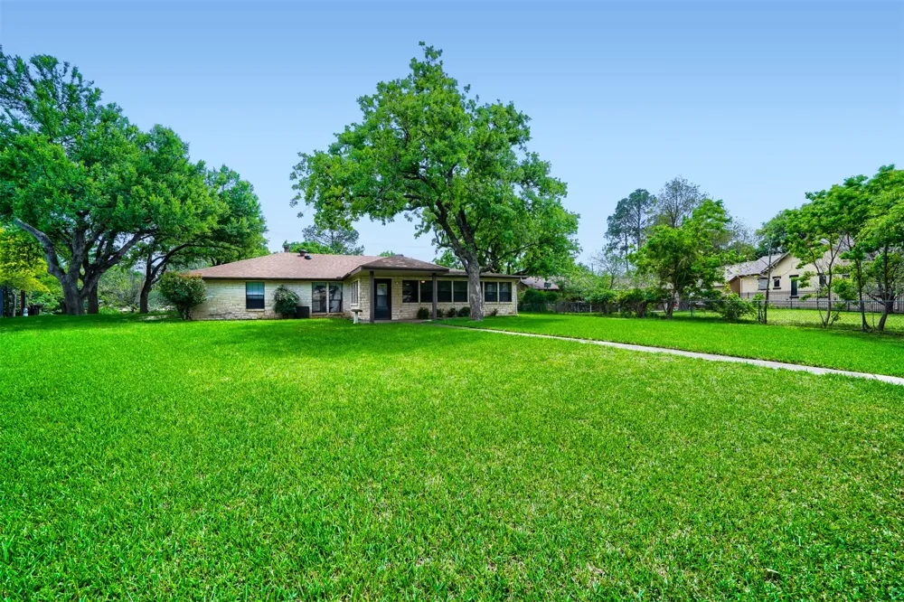 1406 Highland Drive Marble Falls, TX 78654