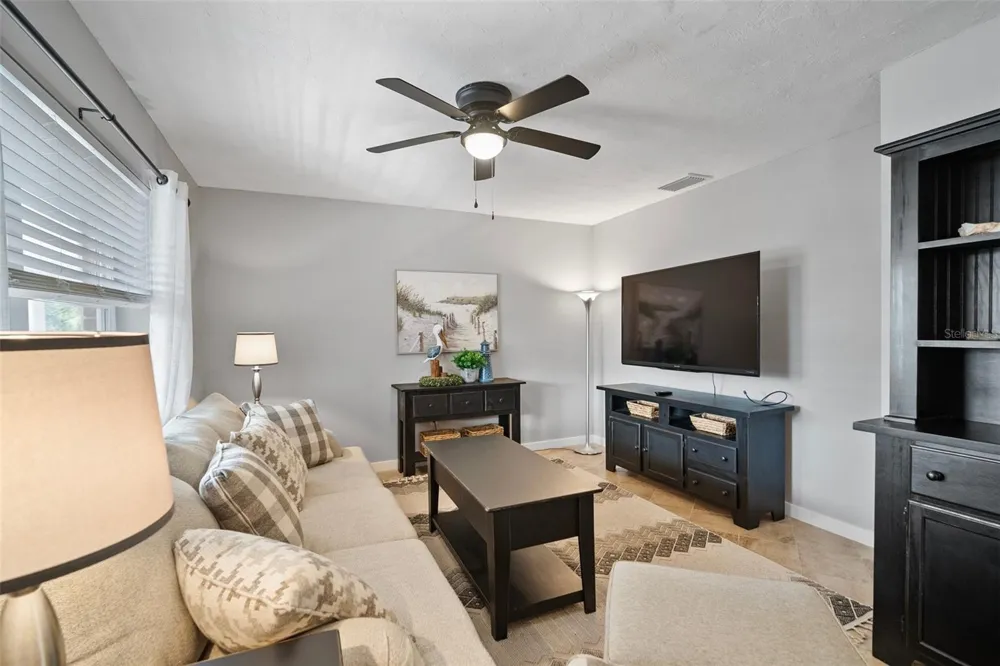 380 BASE AVENUE E #202 Venice, FL 34285