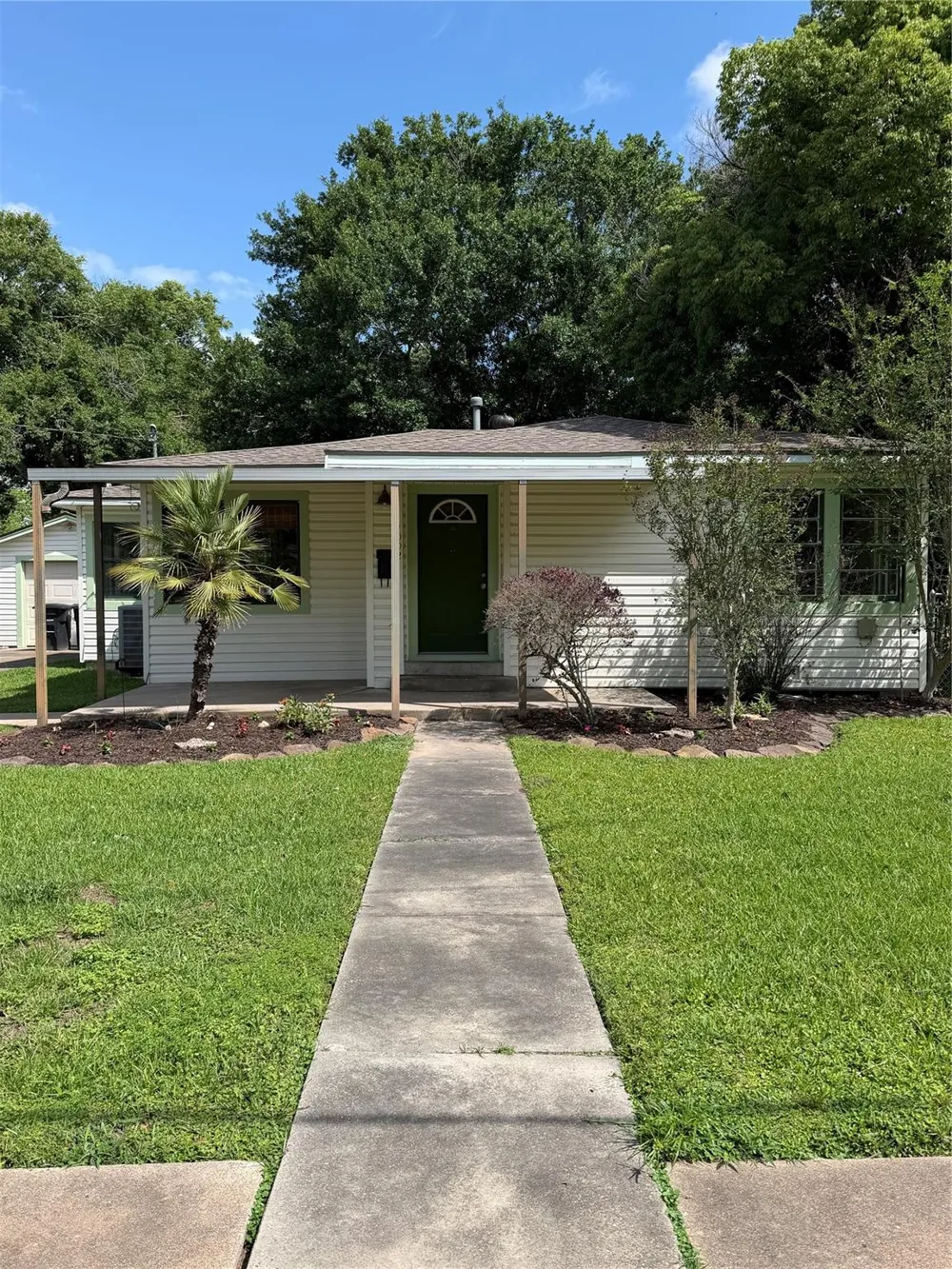 1002 W Willis Street Alvin, TX 77511