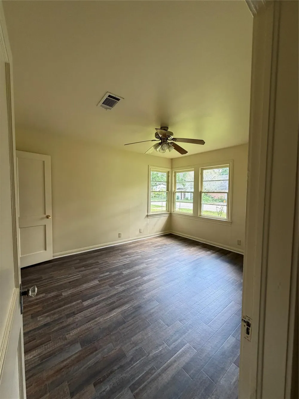 1002 W Willis Street Alvin, TX 77511