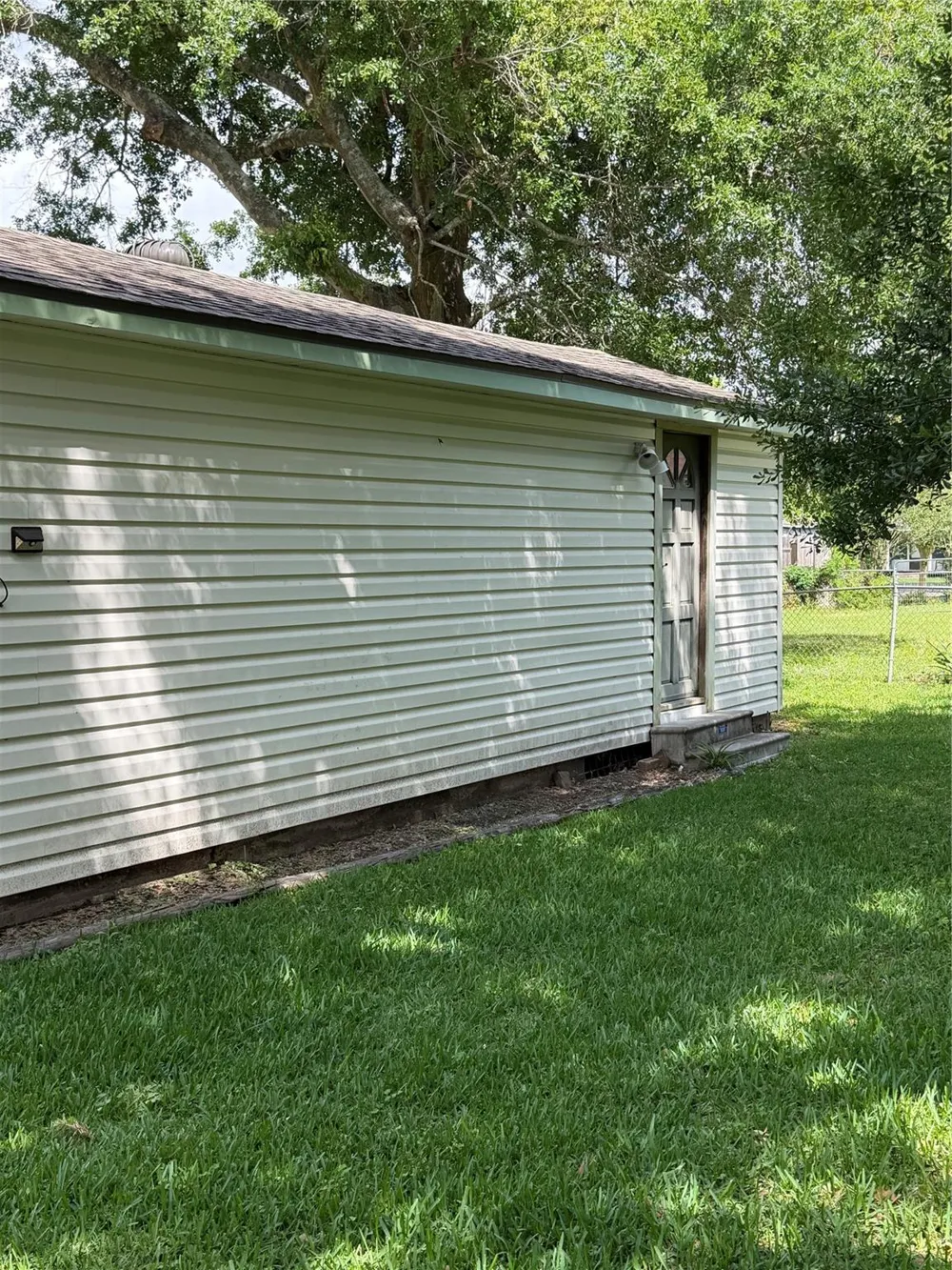 1002 W Willis Street Alvin, TX 77511