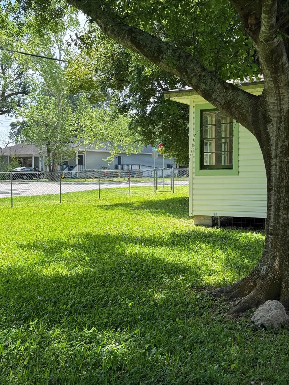 1002 W Willis Street Alvin, TX 77511