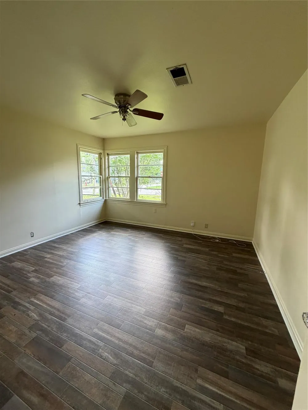1002 W Willis Street Alvin, TX 77511