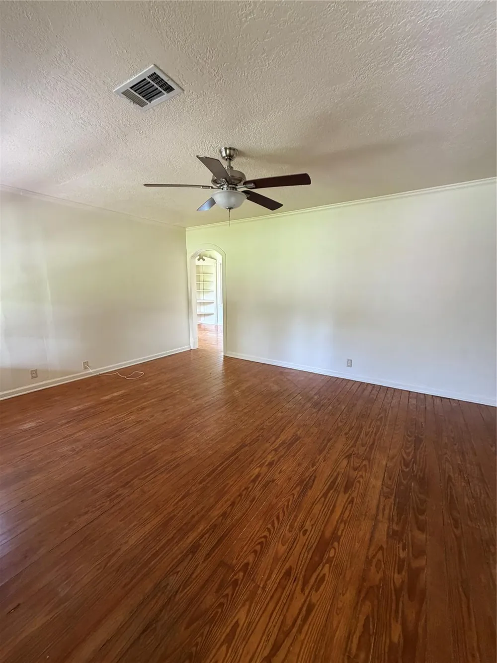 1002 W Willis Street Alvin, TX 77511