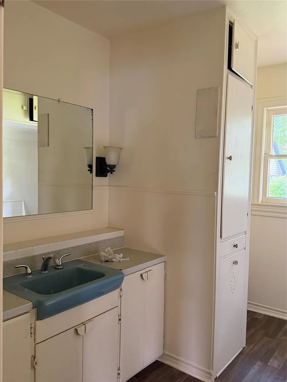 1002 W Willis Street Alvin, TX 77511