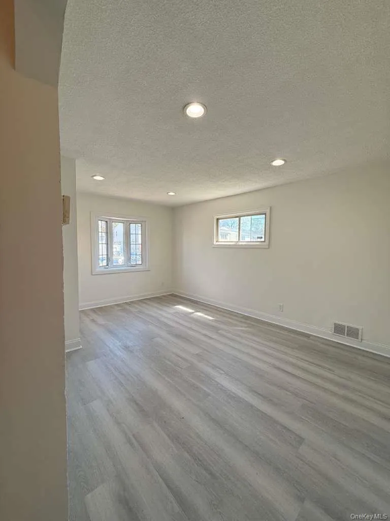 120-54 194th Street Saint Albans, NY 11412