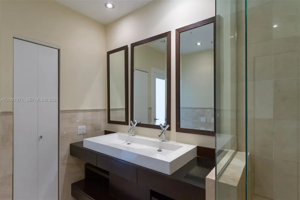 888 Brickell Key Dr #2802 Miami, FL 33131