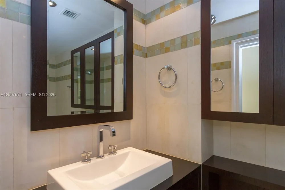 888 Brickell Key Dr #2802 Miami, FL 33131