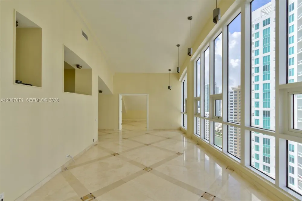 888 Brickell Key Dr #2802 Miami, FL 33131