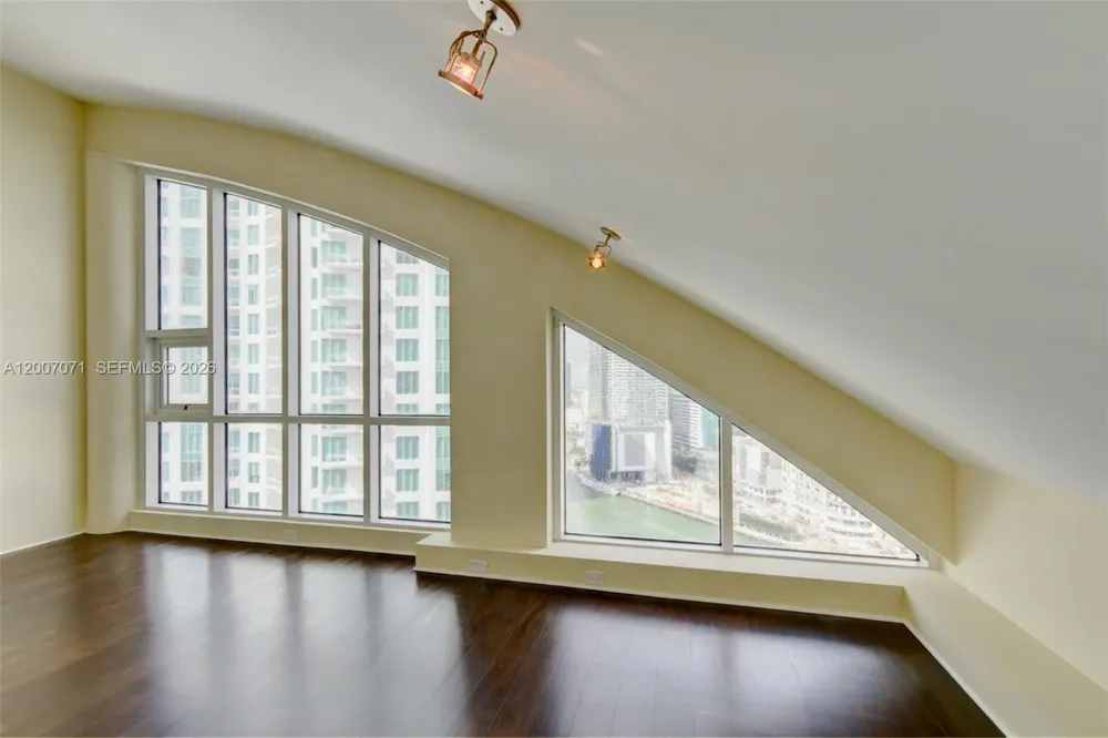 888 Brickell Key Dr #2802 Miami, FL 33131