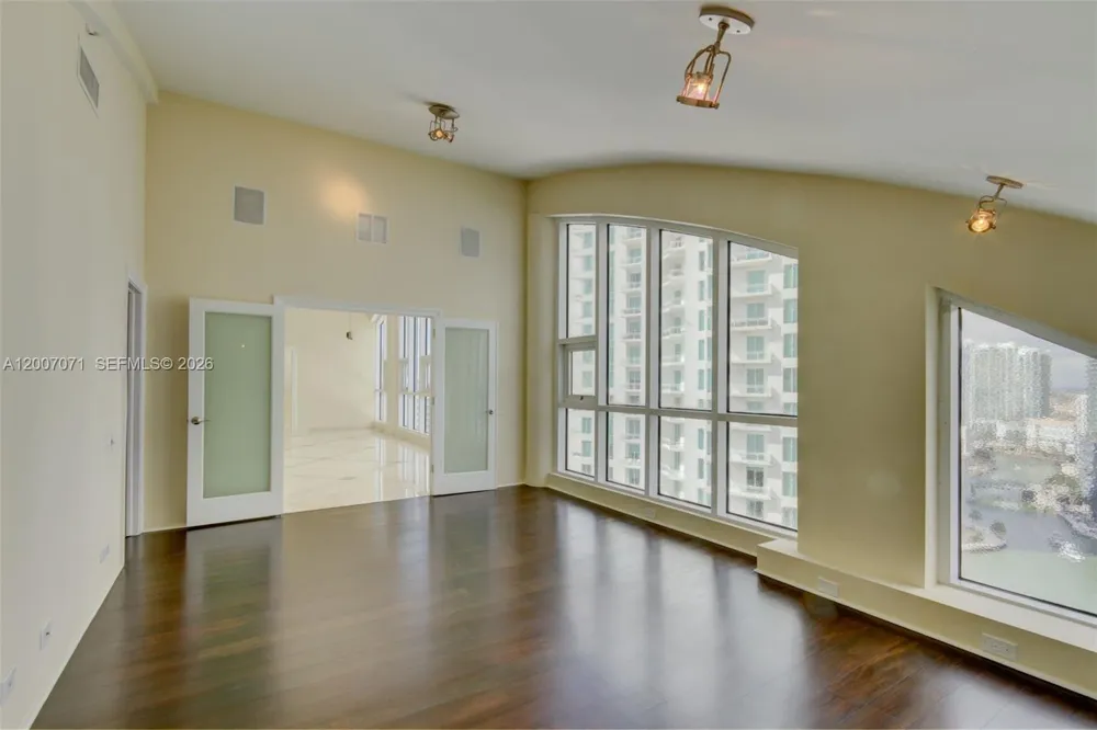 888 Brickell Key Dr #2802 Miami, FL 33131
