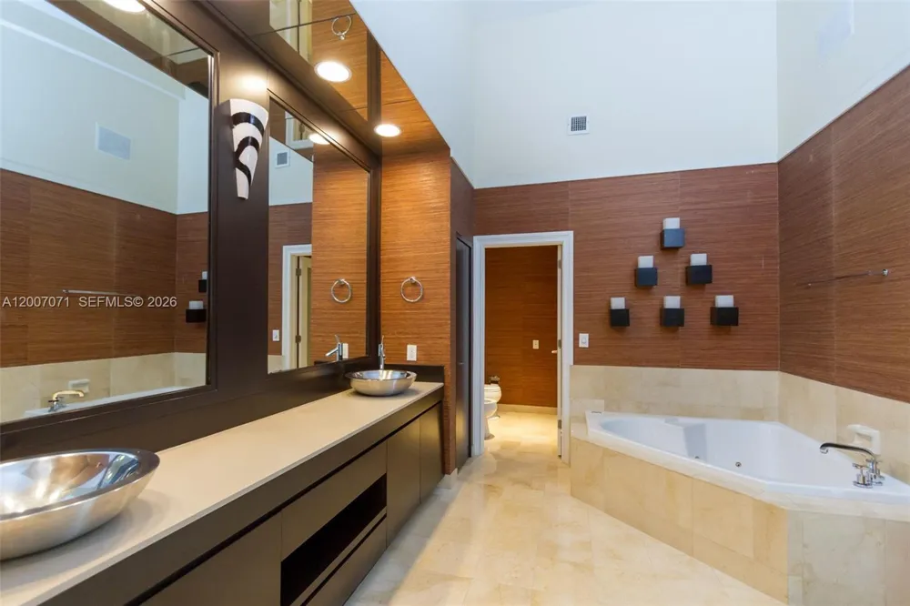 888 Brickell Key Dr #2802 Miami, FL 33131