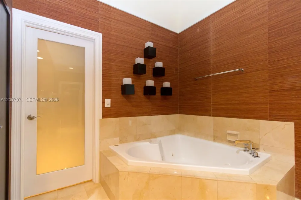 888 Brickell Key Dr #2802 Miami, FL 33131