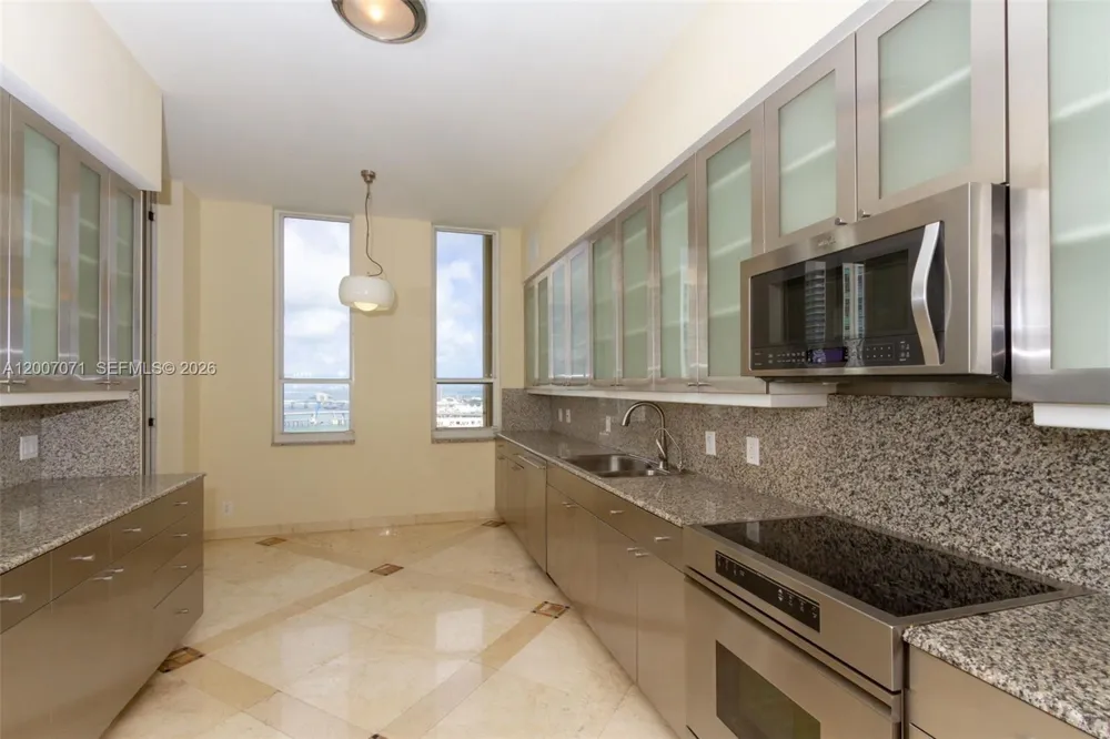 888 Brickell Key Dr #2802 Miami, FL 33131