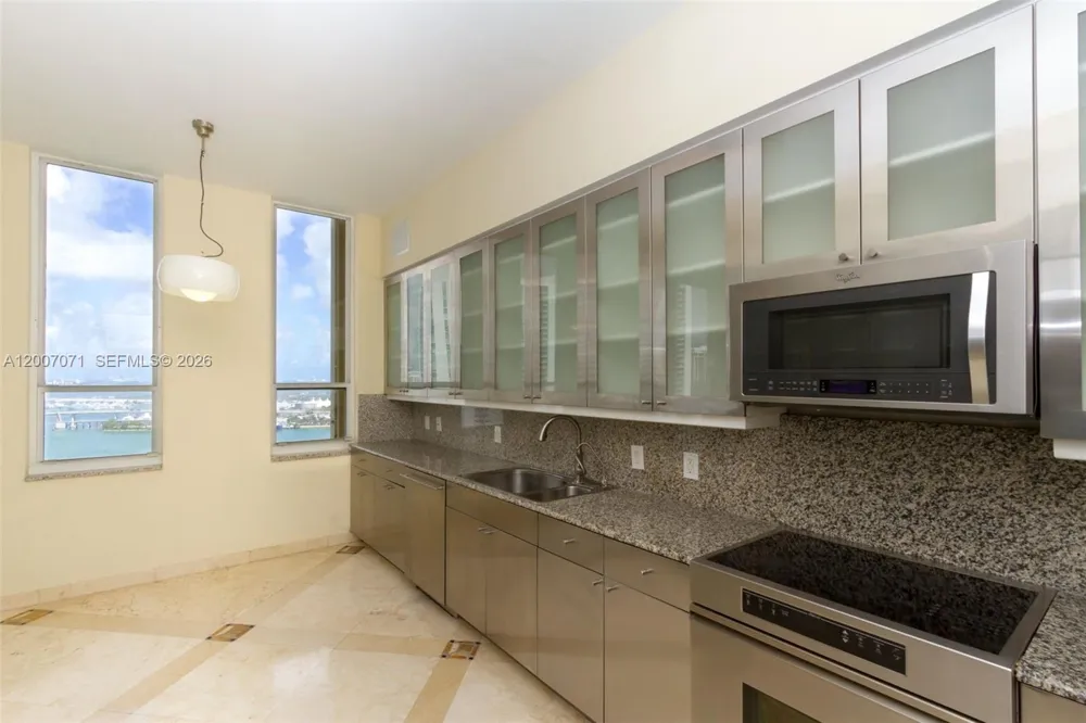 888 Brickell Key Dr #2802 Miami, FL 33131