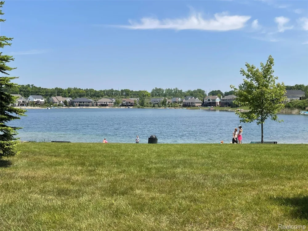 1170 Glass Lake Circle Oxford Charter Township, MI 48371