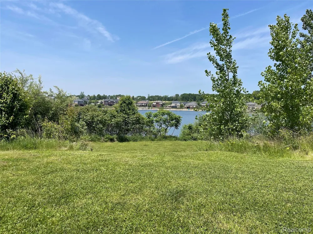 1170 Glass Lake Circle Oxford Charter Township, MI 48371