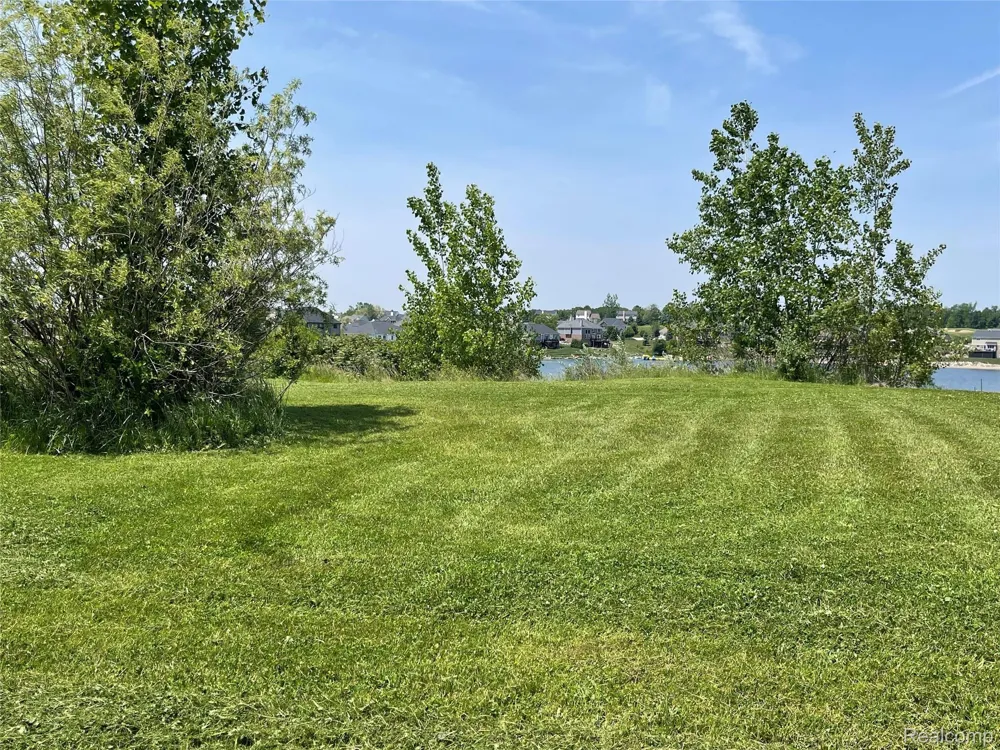 1170 Glass Lake Circle Oxford Charter Township, MI 48371