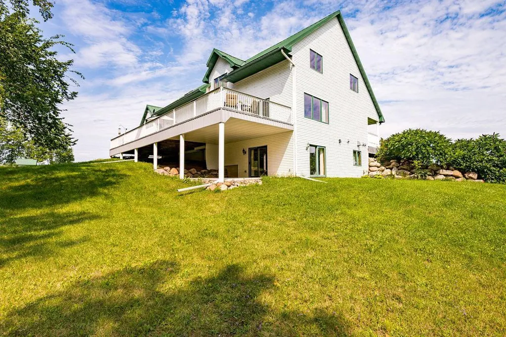 2065 315th Avenue Isle, MN 56342