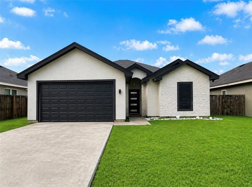 903 W Main Street Alice, TX 78332