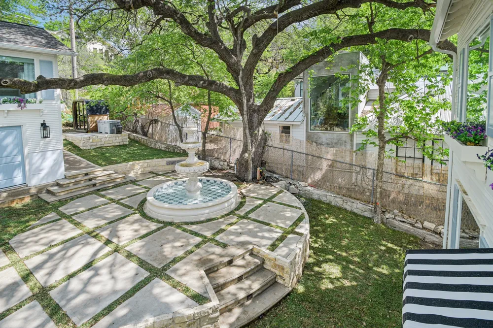 1205 Alta Vista Avenue #B Austin, TX 78704