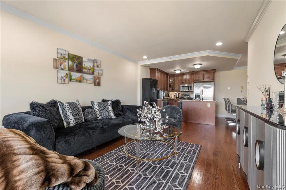 156 Beach 9th Street #4D Far Rockaway, NY 11691
