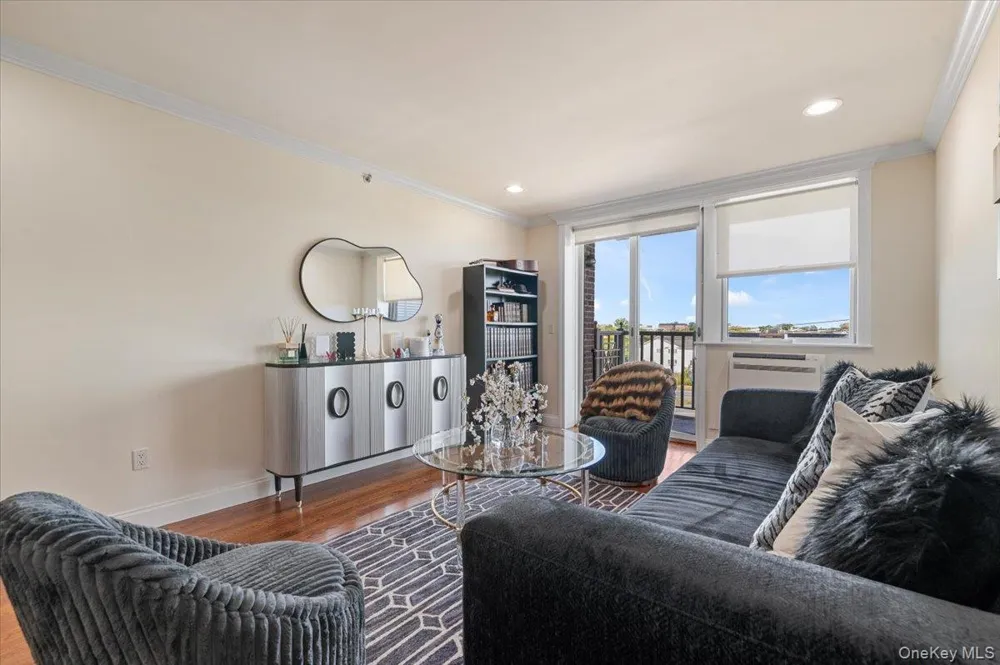 156 Beach 9th Street #4D Far Rockaway, NY 11691