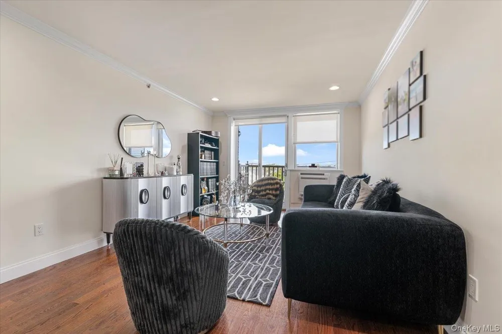 156 Beach 9th Street #4D Far Rockaway, NY 11691