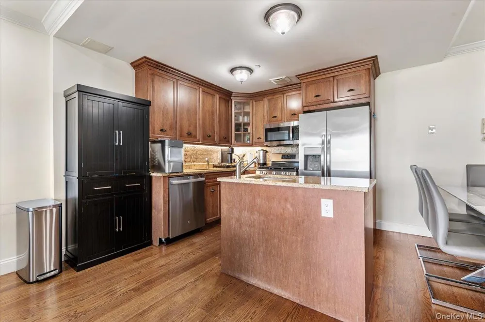 156 Beach 9th Street #4D Far Rockaway, NY 11691