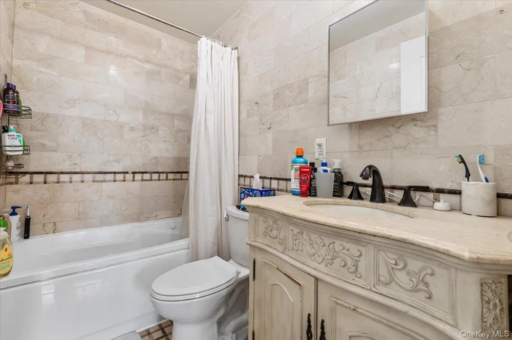 156 Beach 9th Street #4D Far Rockaway, NY 11691