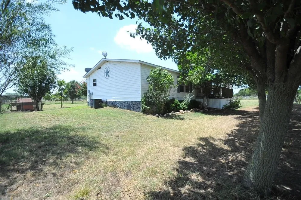 806 Fm 1752 Savoy, TX 75479