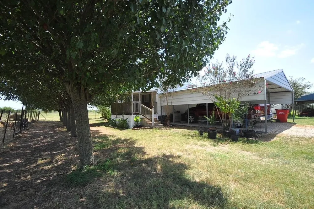 806 Fm 1752 Savoy, TX 75479